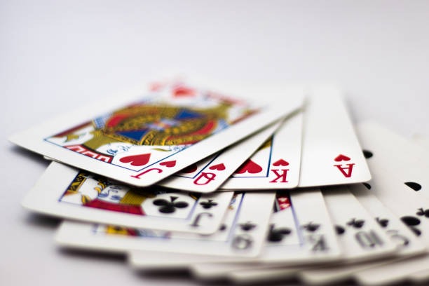 Dragon Tiger betting interface showing table limits and side bet options